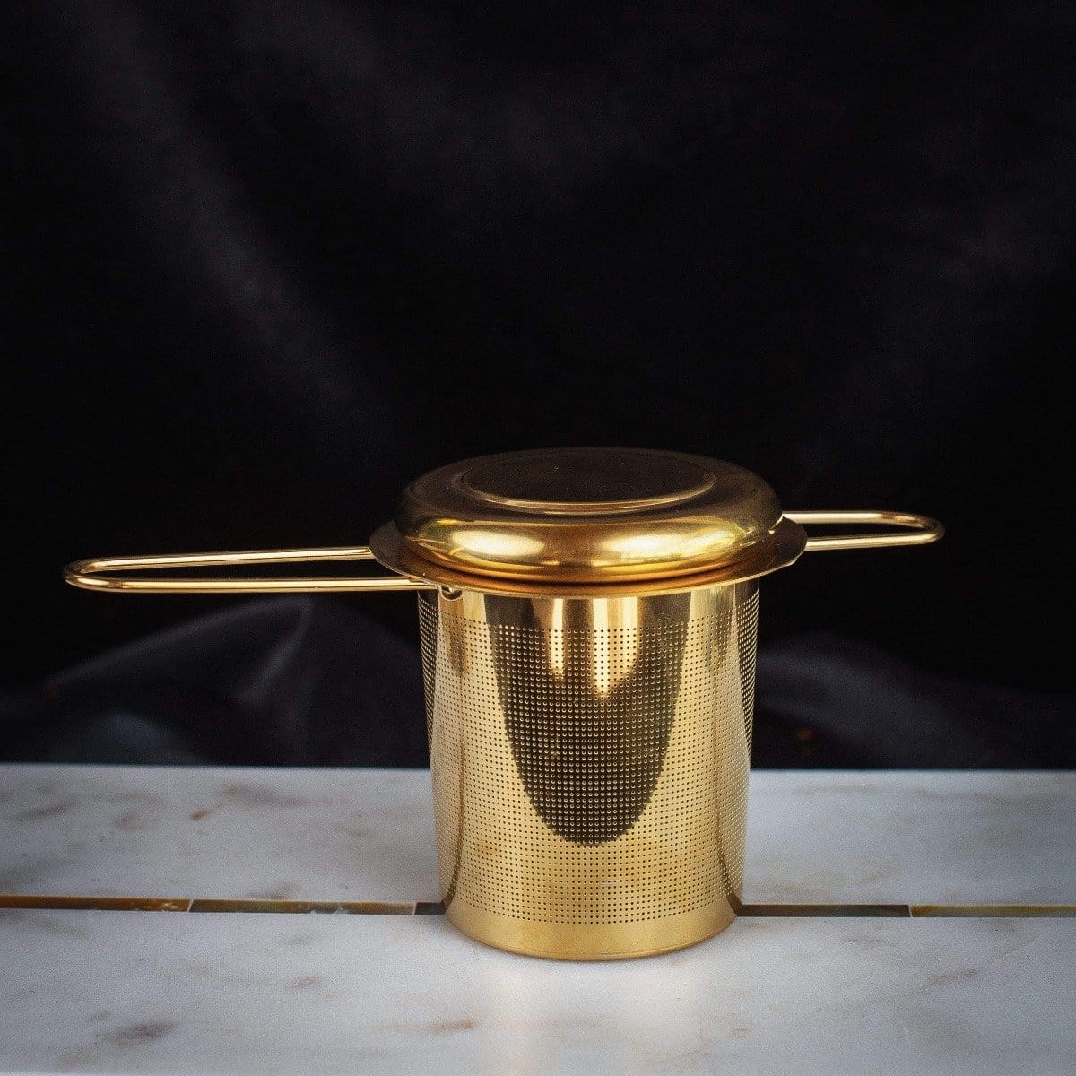 Midas Touch: Golden-Hued Tea Strainer - Image 3